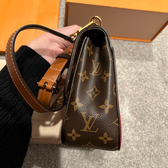 LOUIS VUITTON

Louis Vuitton Cherrywood PM Monogram Vernis
Red - Picture 5 of 11